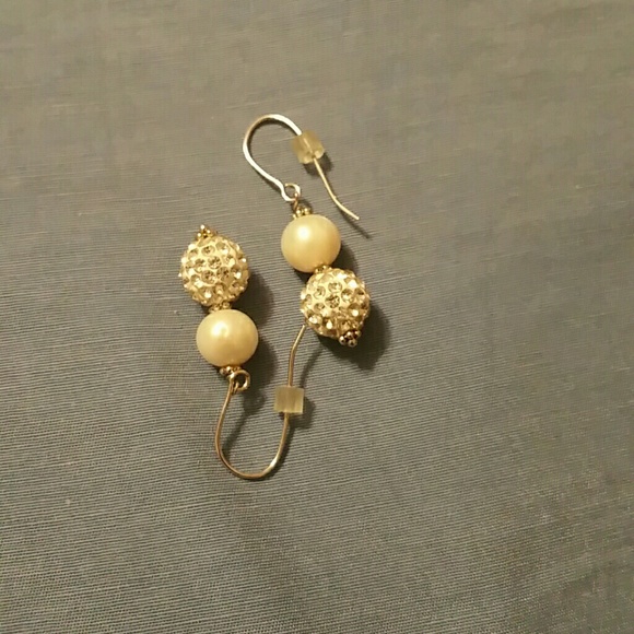 ko Jewelry - Pearl earrings gorgeous! Worn one x